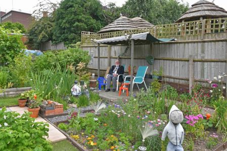 Mayor visiting allotment