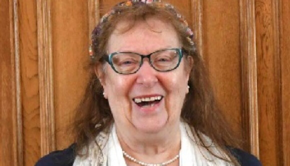 Mrs Lin Davies
